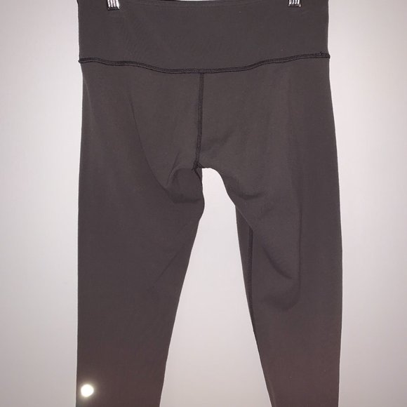 lululemon athletica Pants - Lululemon Reversible Crop Leggings